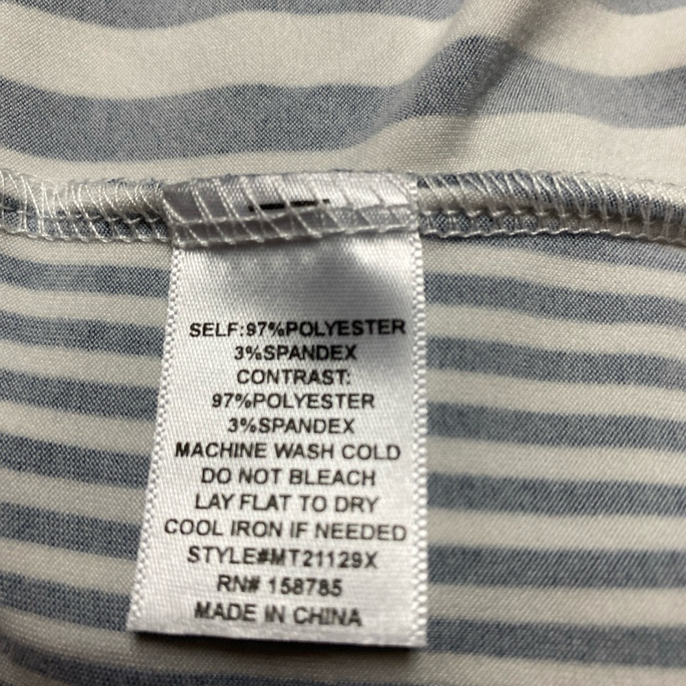 Above and Beyond Women’s Stripe Long Sleeve Front and Back Buttons Size 2 X - Picture 8 of 8